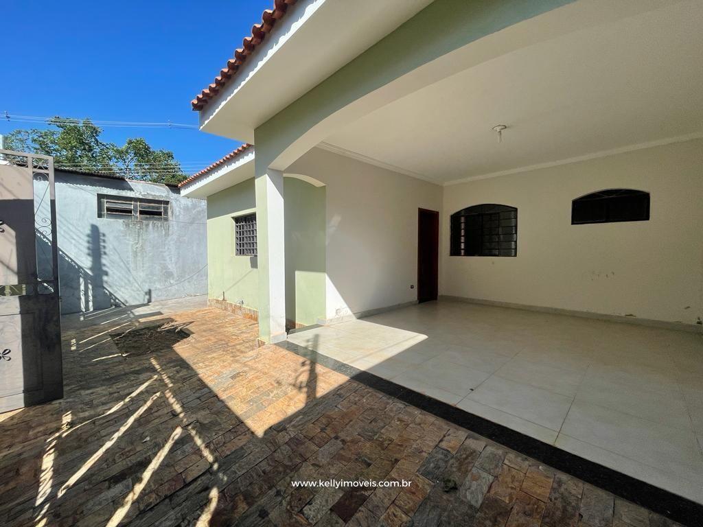 Casa à venda com 2 quartos, 330m² - Foto 2