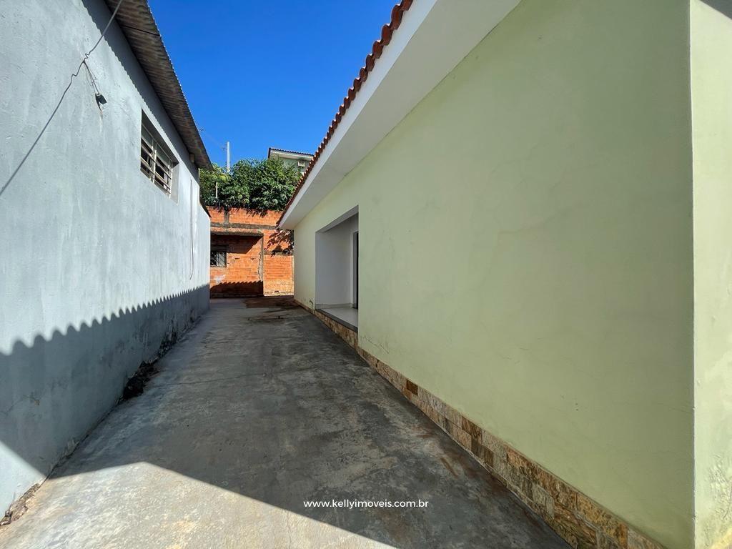 Casa à venda com 2 quartos, 330m² - Foto 4