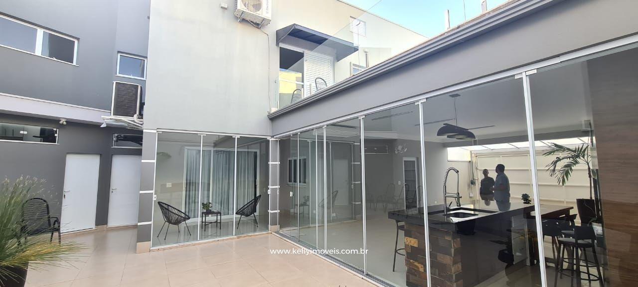 Casa à venda com 4 quartos, 278m² - Foto 1