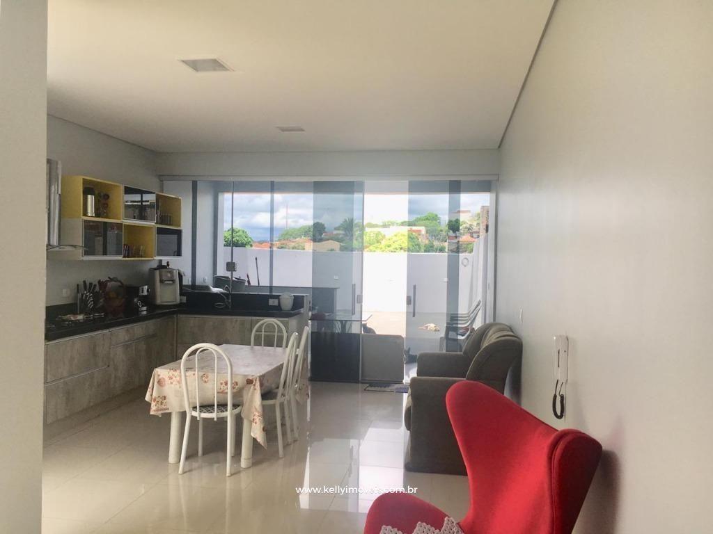 Casa à venda com 3 quartos, 204m² - Foto 1