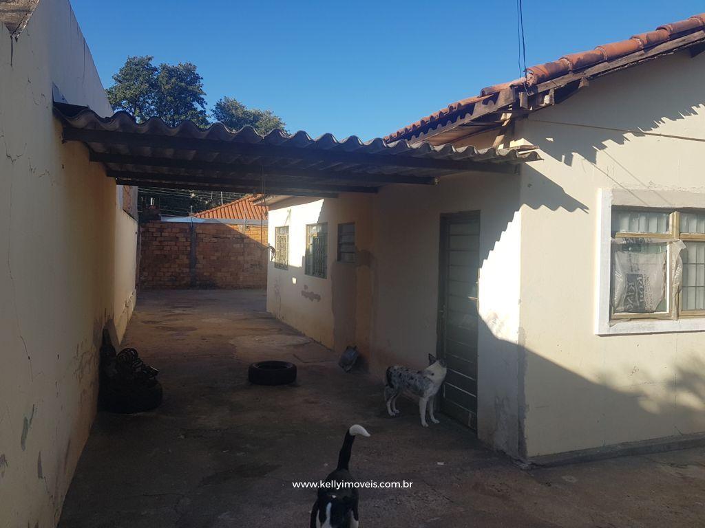 Casa à venda com 3 quartos, 252m² - Foto 2