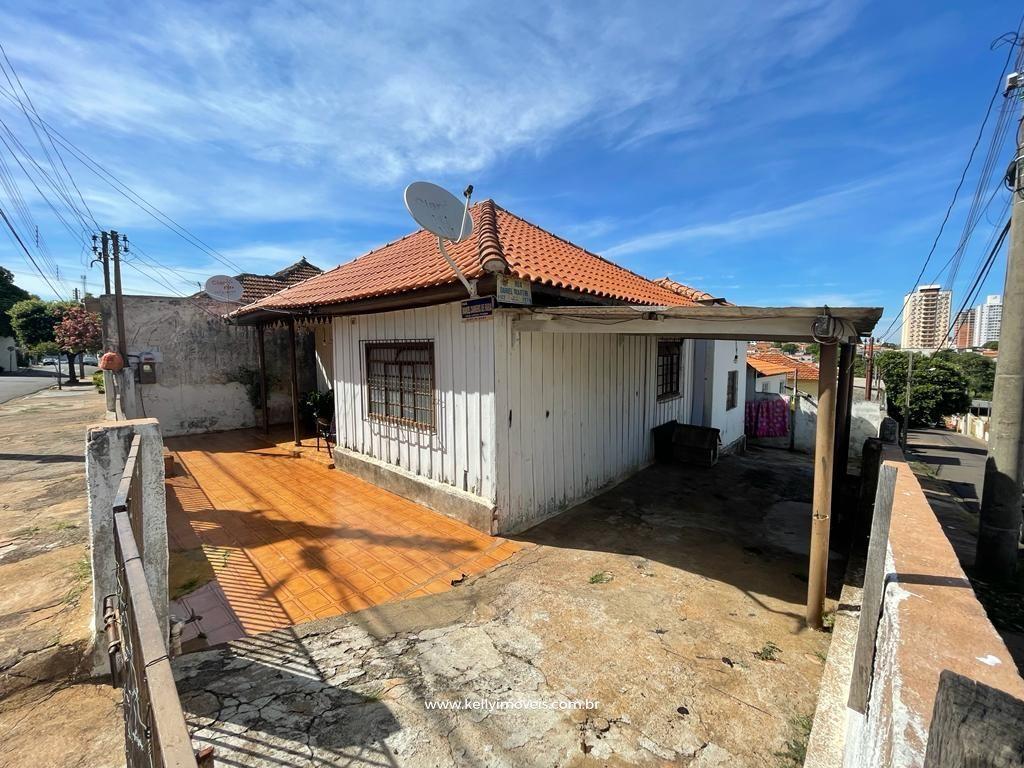 Casa à venda com 2 quartos, 240m² - Foto 2