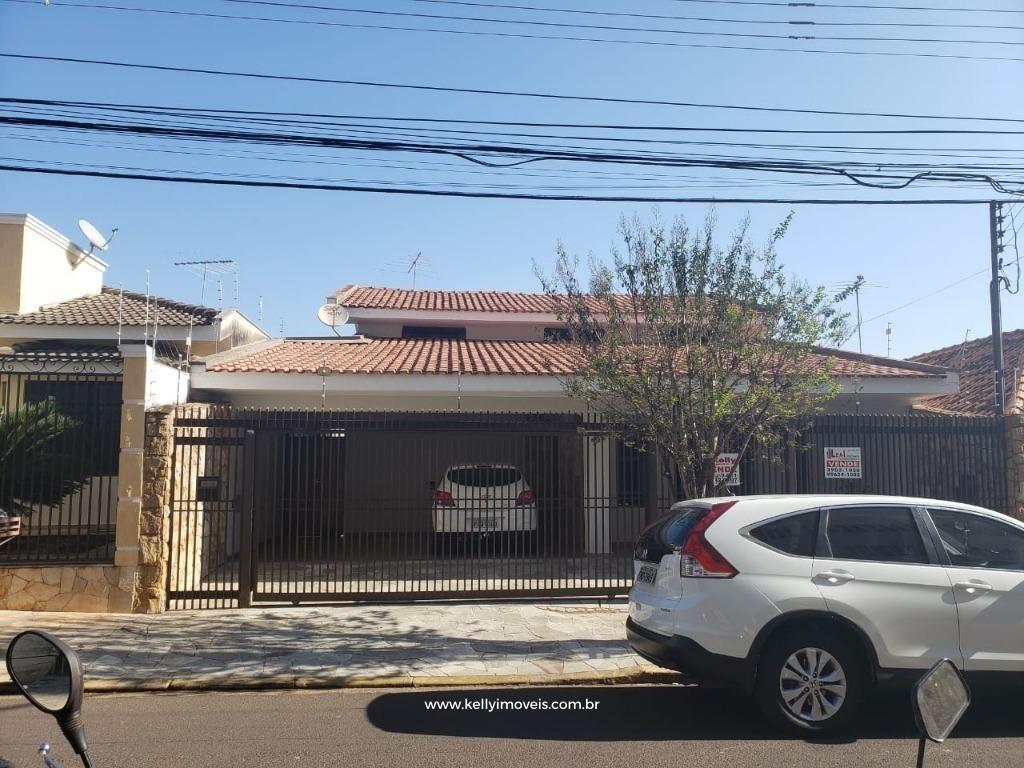 Casa à venda com 5 quartos, 232m² - Foto 1