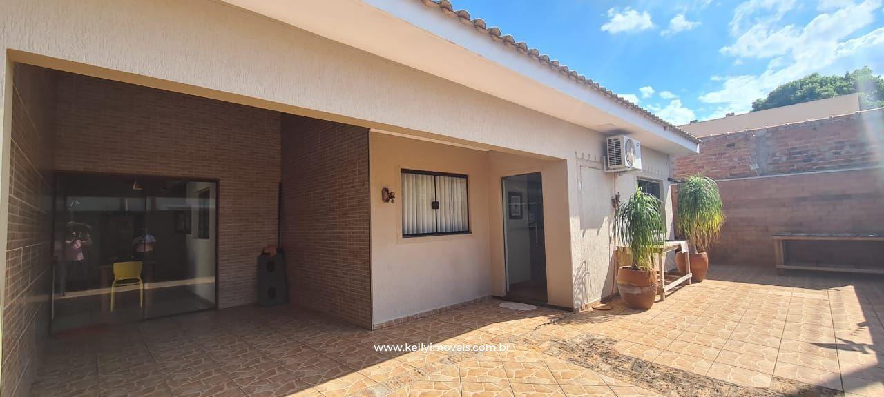 Casa à venda com 3 quartos, 252m² - Foto 2