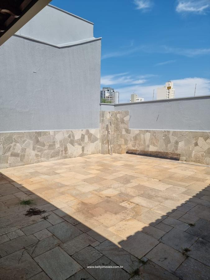 Casa para alugar com 4 quartos, 330m² - Foto 4