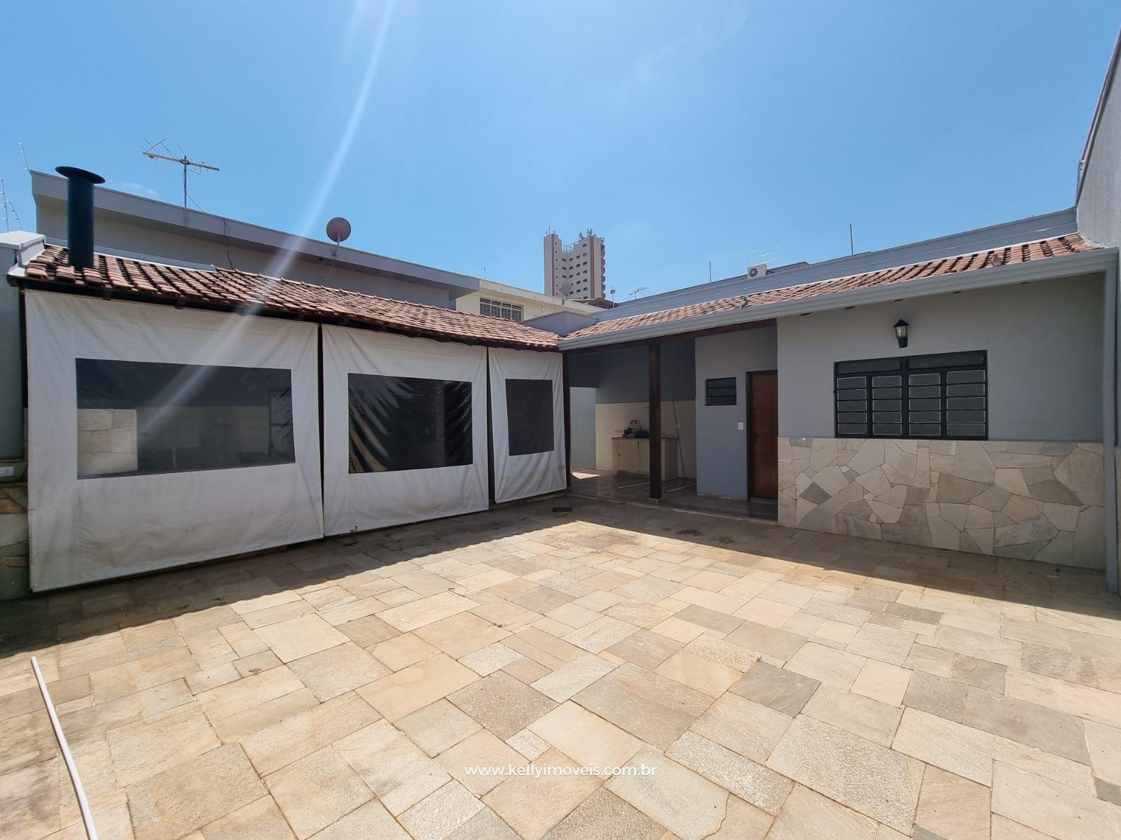 Casa para alugar com 4 quartos, 330m² - Foto 5