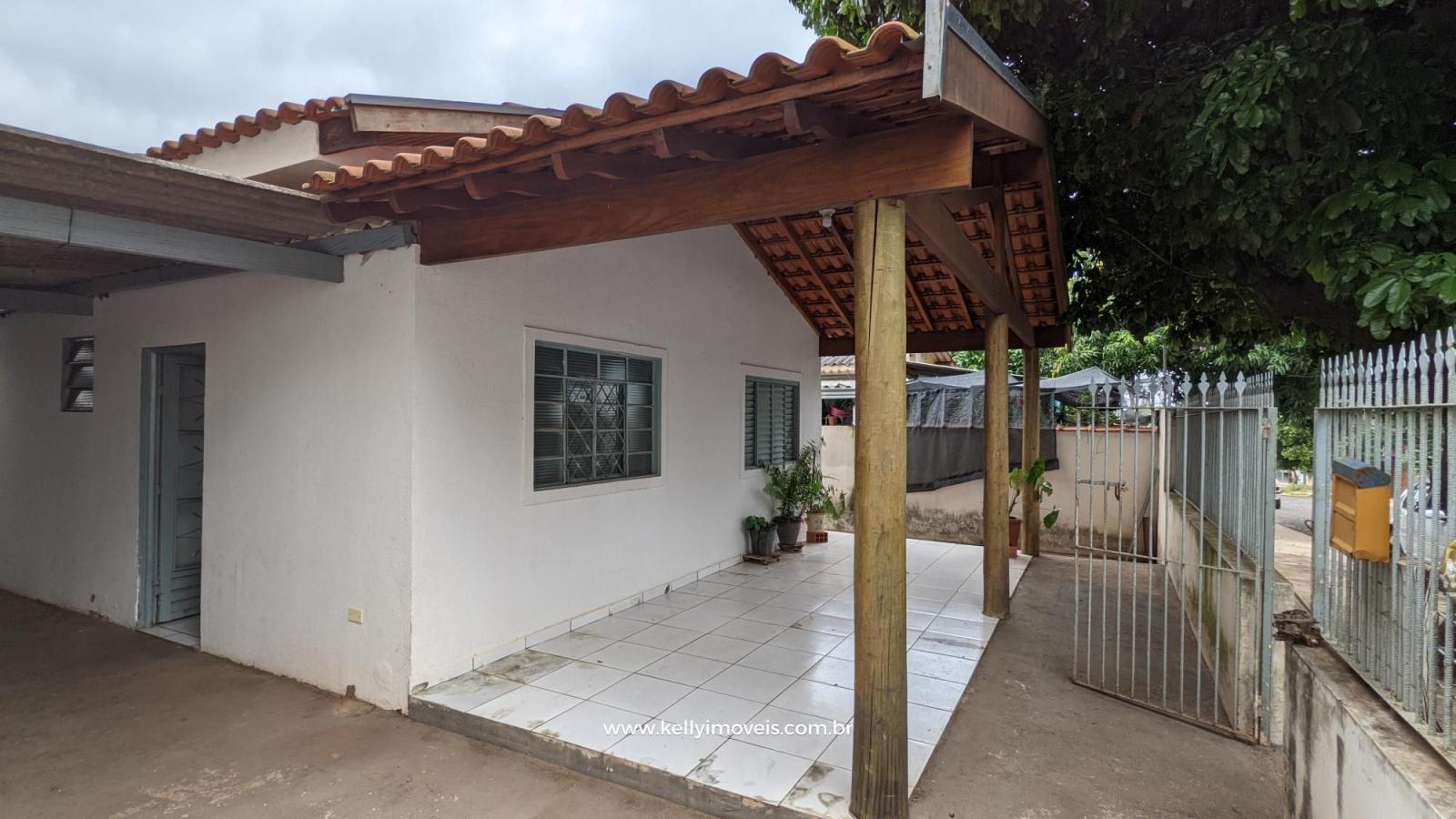 Casa à venda com 3 quartos, 252m² - Foto 1