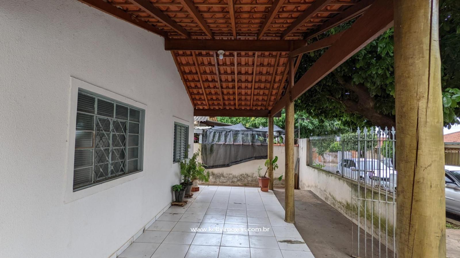 Casa à venda com 3 quartos, 252m² - Foto 2