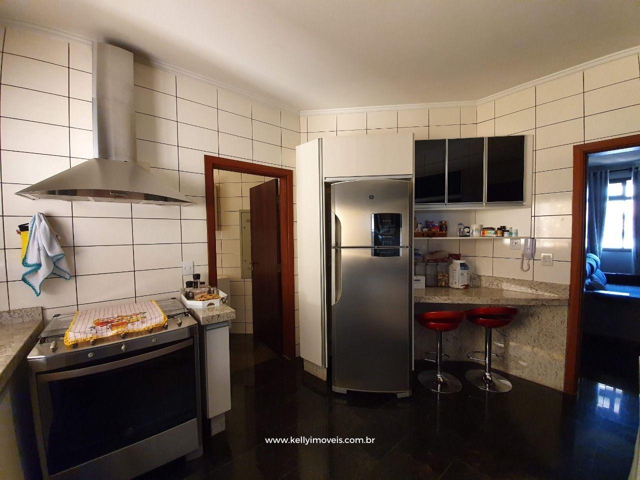 Apartamento à venda com 3 quartos, 130m² - Foto 2