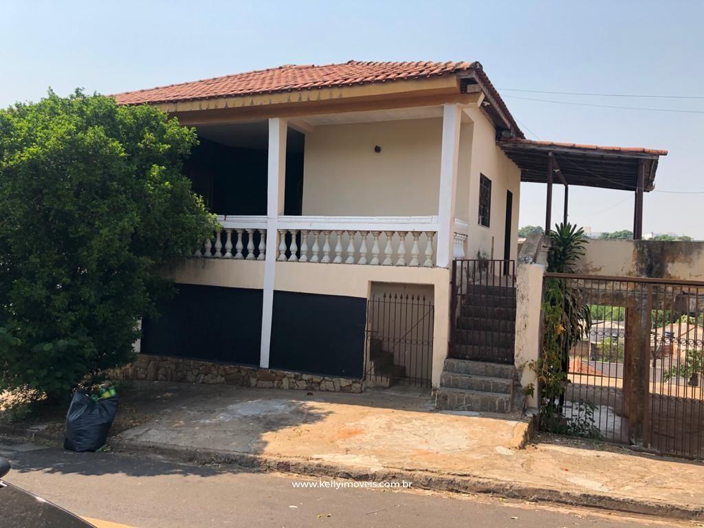 Casa à venda com 3 quartos, 281m² - Foto 1