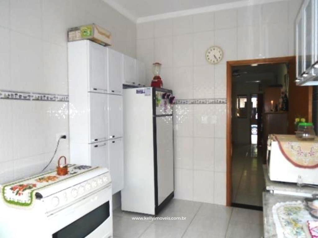 Casa à venda com 2 quartos, 115m² - Foto 2