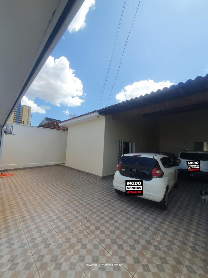 Casa à venda com 4 quartos, 300m² - Foto 2