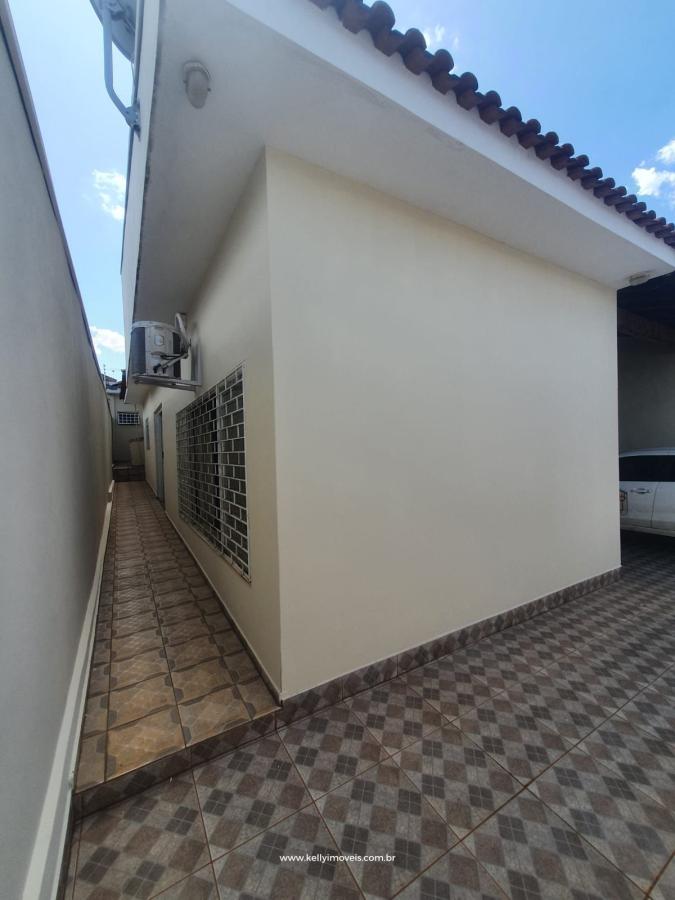 Casa à venda com 4 quartos, 300m² - Foto 4