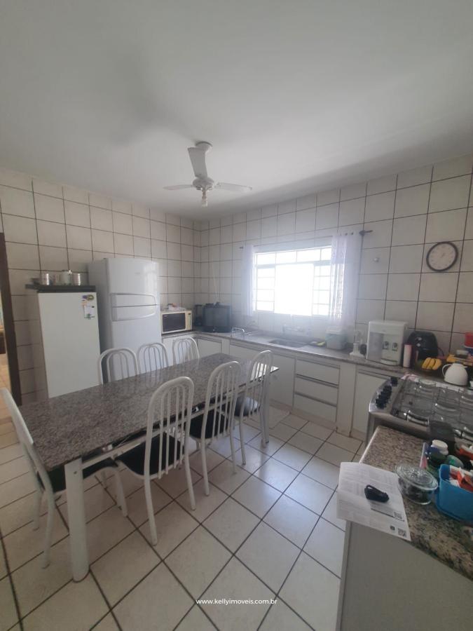 Casa à venda com 4 quartos, 300m² - Foto 22