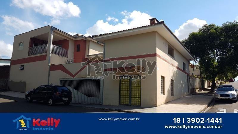 Casa à venda com 3 quartos, 236m² - Foto 1