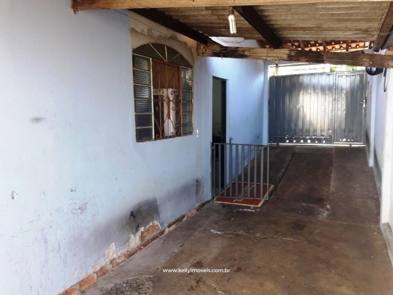 Casa à venda com 3 quartos, 86m² - Foto 1