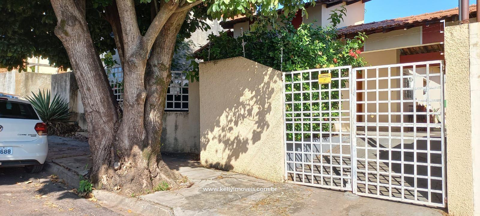 Casa à venda com 3 quartos, 252m² - Foto 1