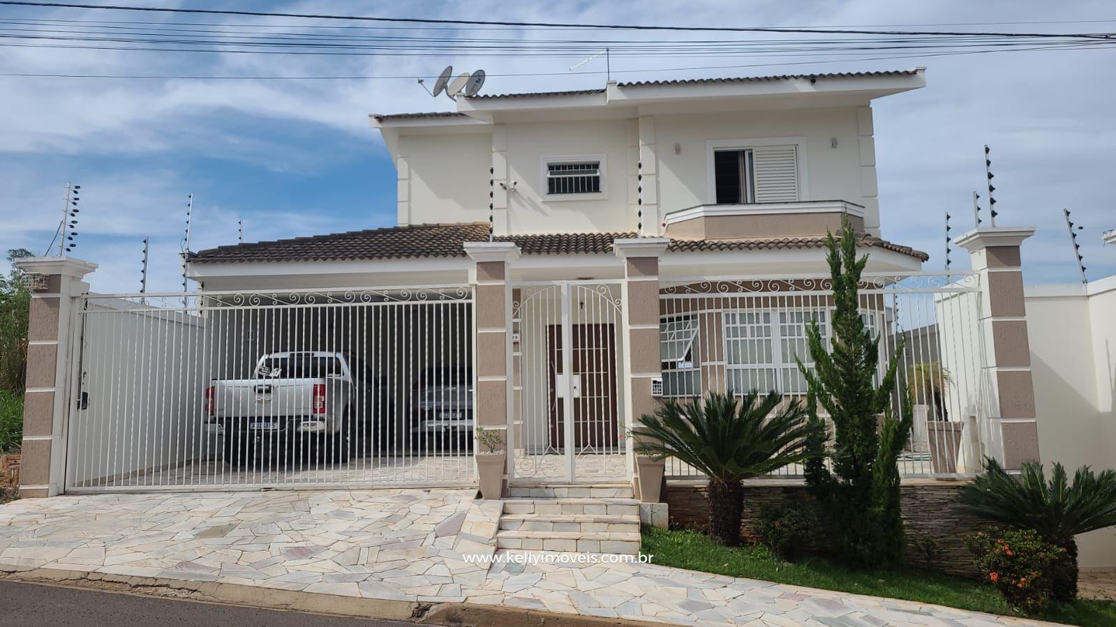 Casa à venda com 3 quartos, 390m² - Foto 1