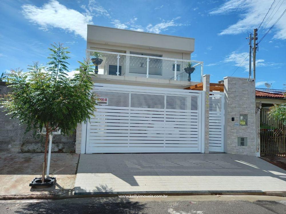 Casa à venda com 3 quartos, 200m² - Foto 1