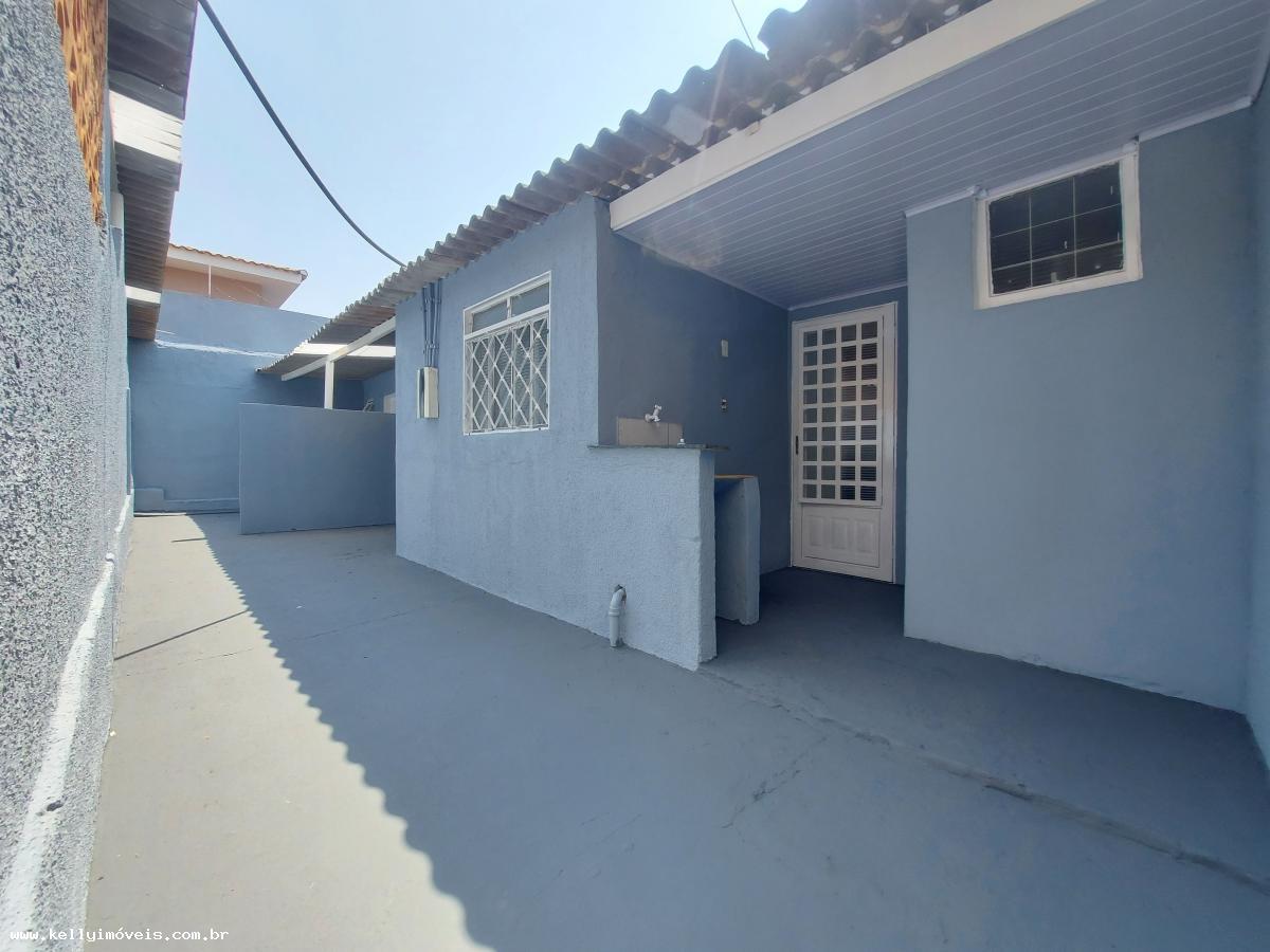 Casa à venda com 2 quartos, 300m² - Foto 1