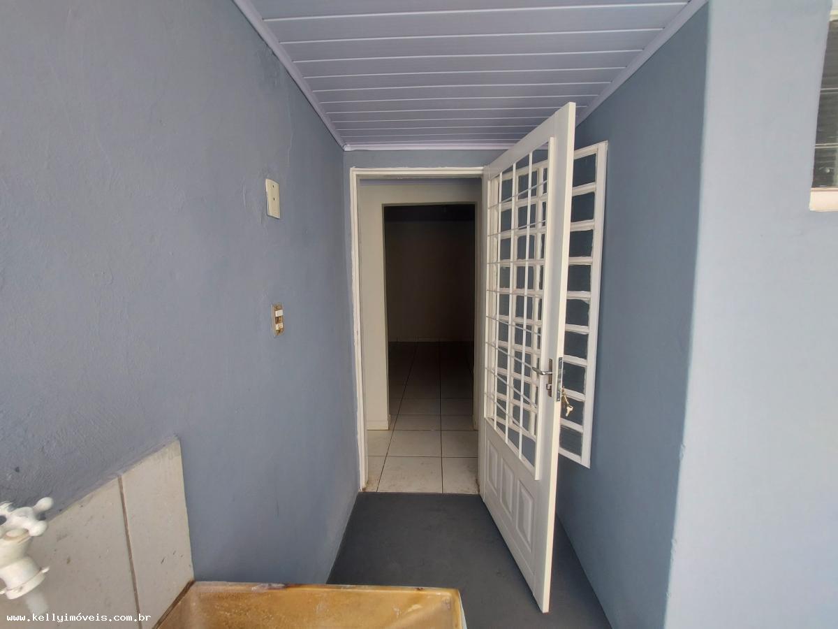 Casa à venda com 2 quartos, 300m² - Foto 3