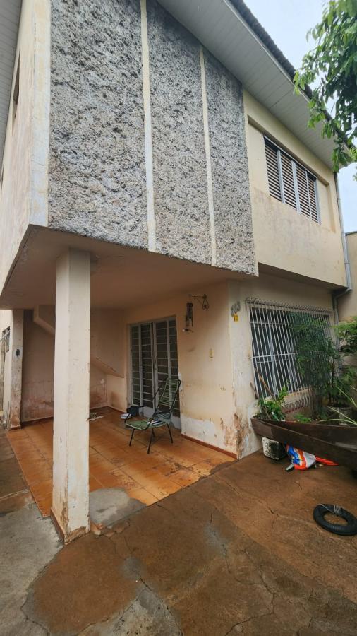 Casa à venda com 3 quartos, 172m² - Foto 1