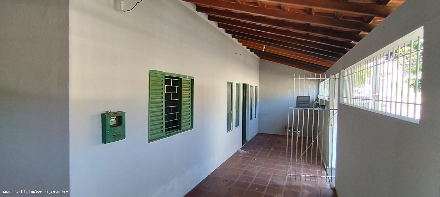 Casa à venda com 2 quartos, 440m² - Foto 2