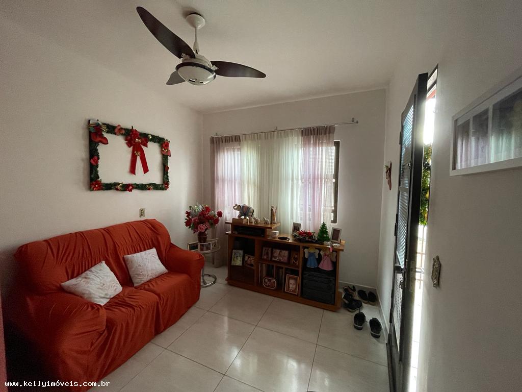 Casa à venda com 4 quartos, 200m² - Foto 2