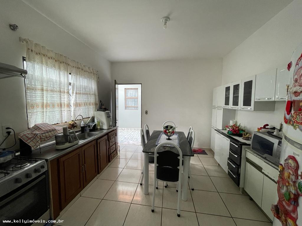 Casa à venda com 4 quartos, 200m² - Foto 5