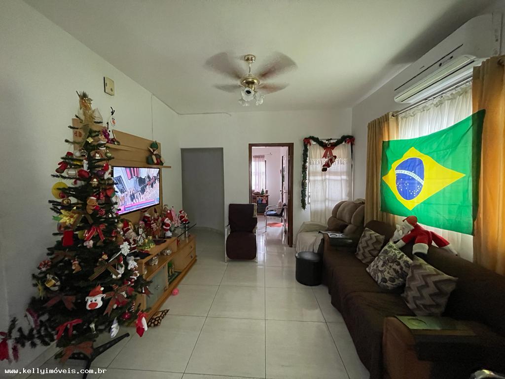 Casa à venda com 4 quartos, 200m² - Foto 3