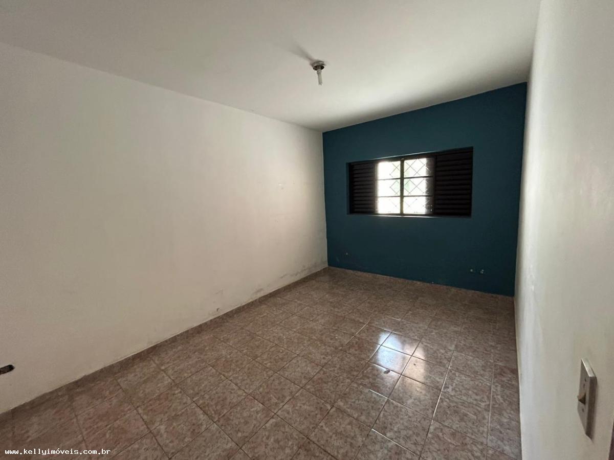 Casa à venda com 3 quartos, 220m² - Foto 4