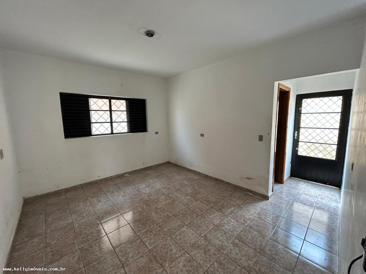 Casa à venda com 3 quartos, 220m² - Foto 5