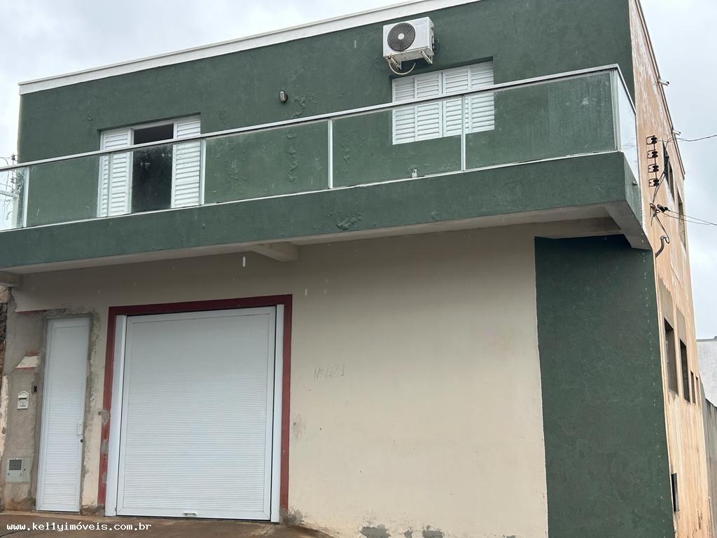 Casa à venda com 3 quartos, 250m² - Foto 1