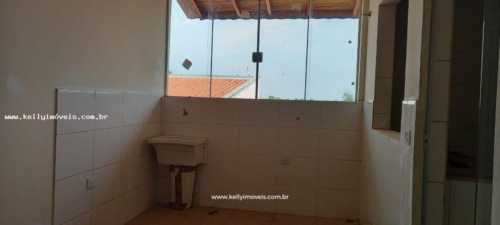 Casa para alugar com 3 quartos, 90m² - Foto 24