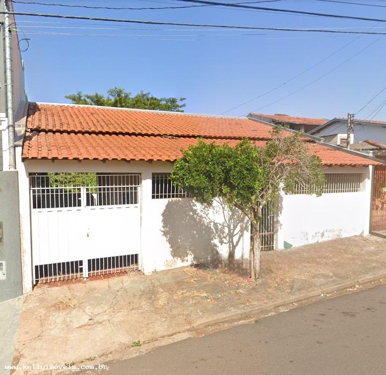 Casa à venda com 2 quartos, 440m² - Foto 1