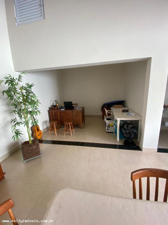 Casa de Condomínio à venda com 3 quartos, 250m² - Foto 4