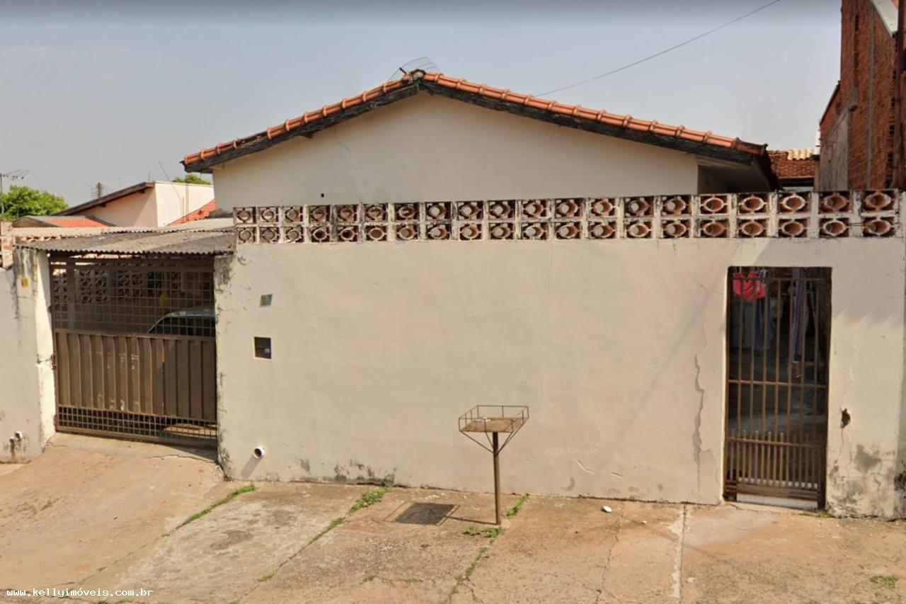 Casa à venda com 3 quartos, 70m² - Foto 1