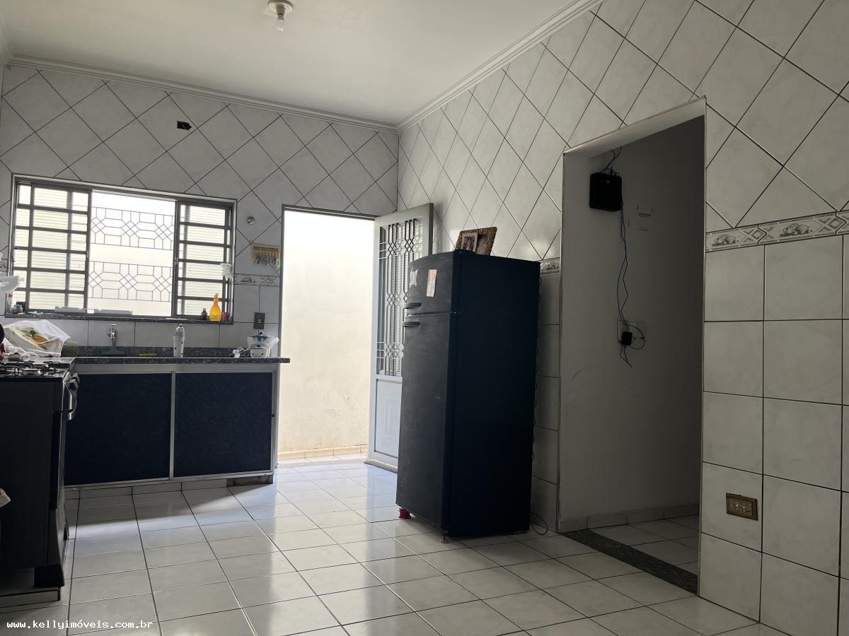 Casa à venda com 7 quartos, 130m² - Foto 3