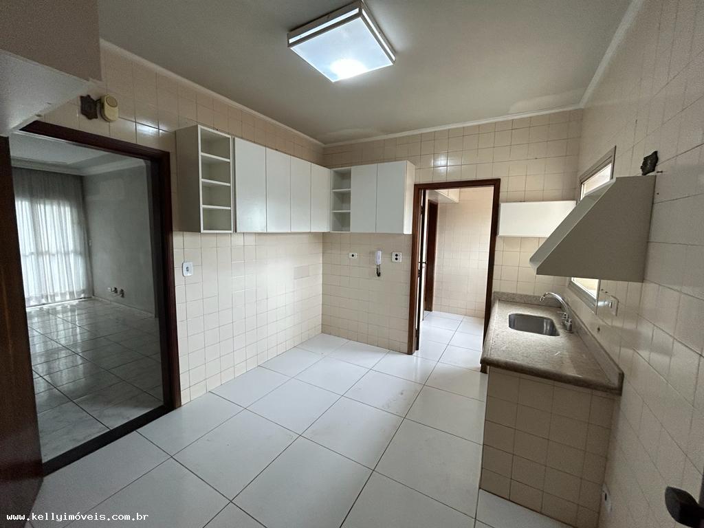 Apartamento à venda com 3 quartos, 110m² - Foto 2