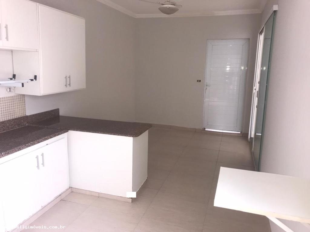 Casa à venda com 3 quartos, 242m² - Foto 2