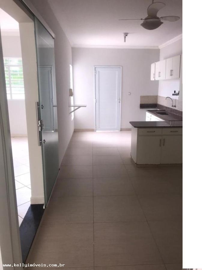 Casa à venda com 3 quartos, 242m² - Foto 7