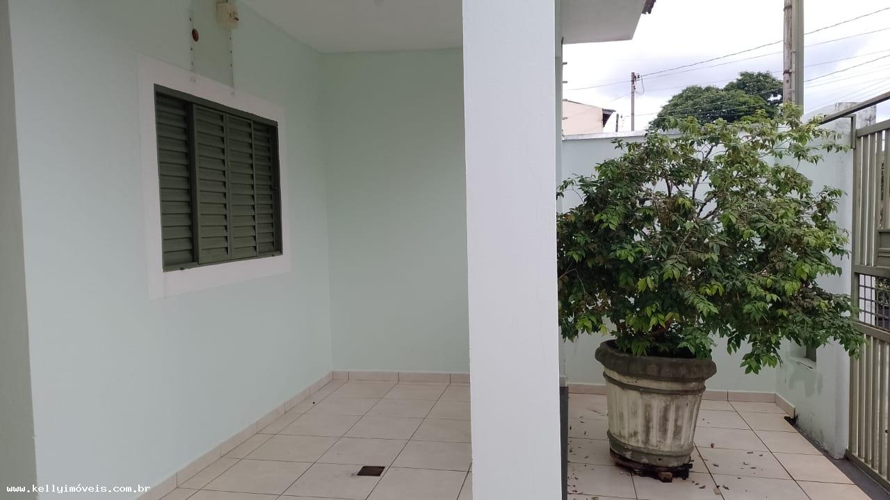 Casa à venda com 3 quartos, 136m² - Foto 3