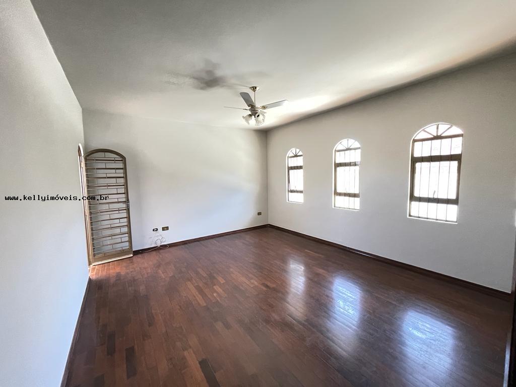 Casa à venda com 3 quartos, 242m² - Foto 5