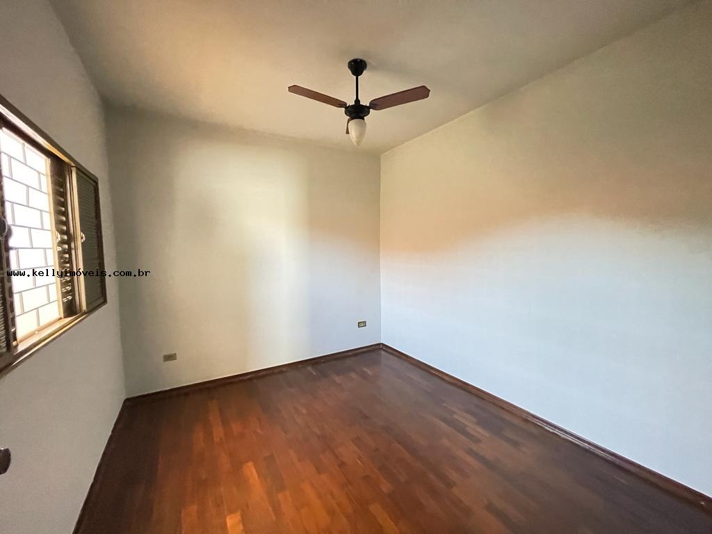 Casa à venda com 3 quartos, 242m² - Foto 11