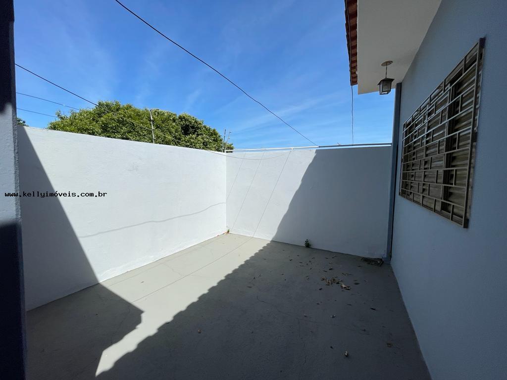 Casa à venda com 3 quartos, 242m² - Foto 17