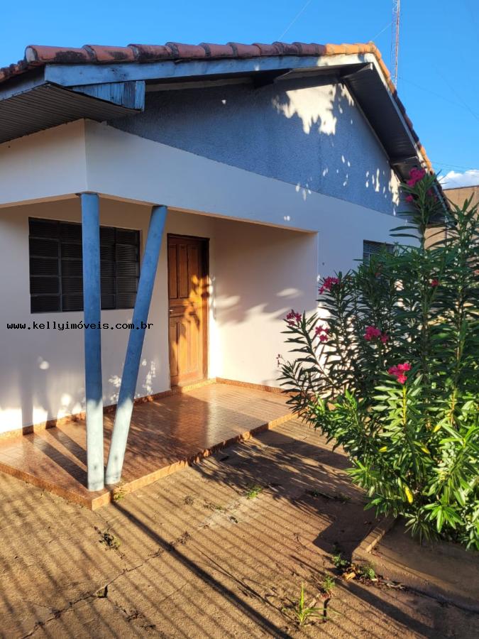 Casa à venda com 3 quartos, 600m² - Foto 1