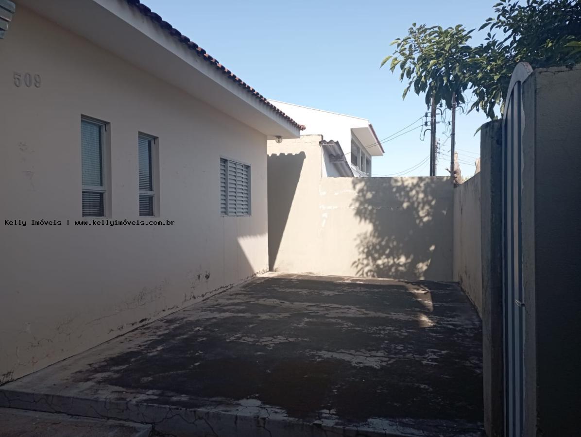 Casa à venda com 3 quartos, 252m² - Foto 3