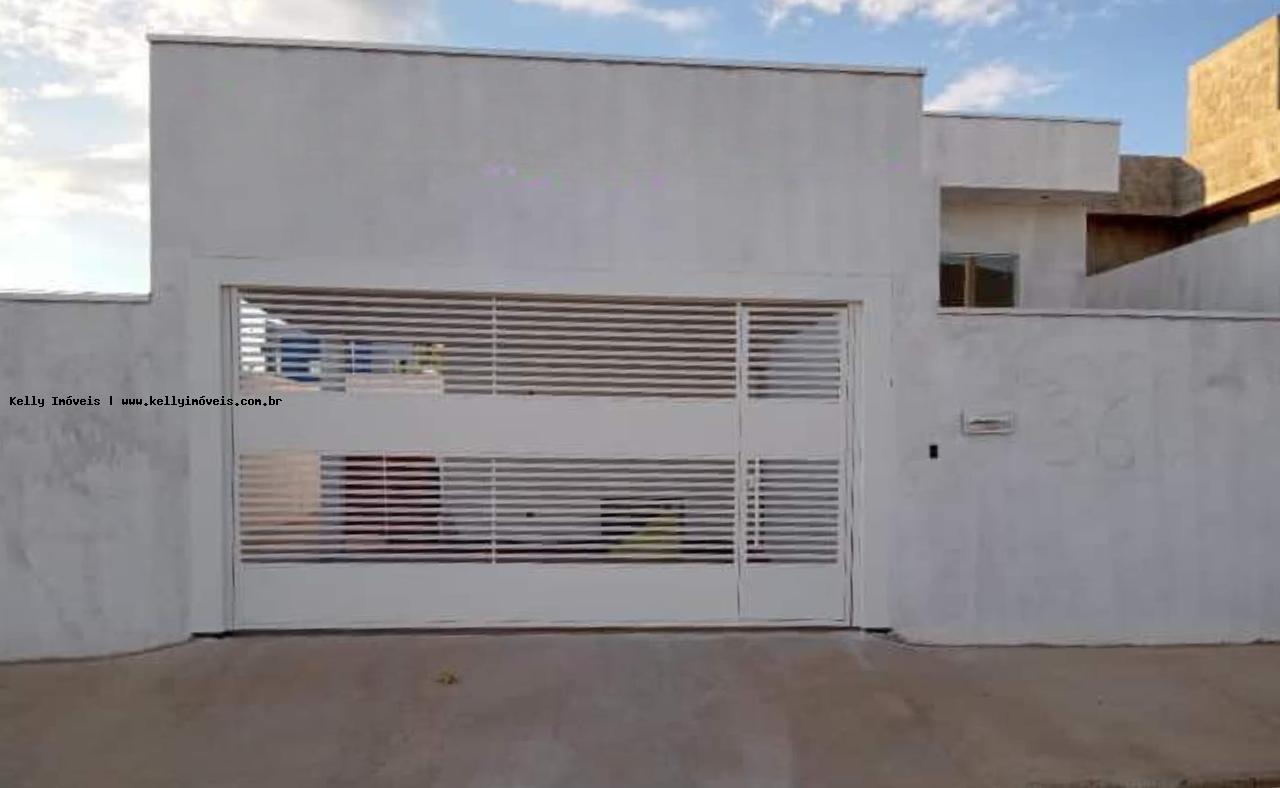 Casa à venda com 3 quartos, 180m² - Foto 1