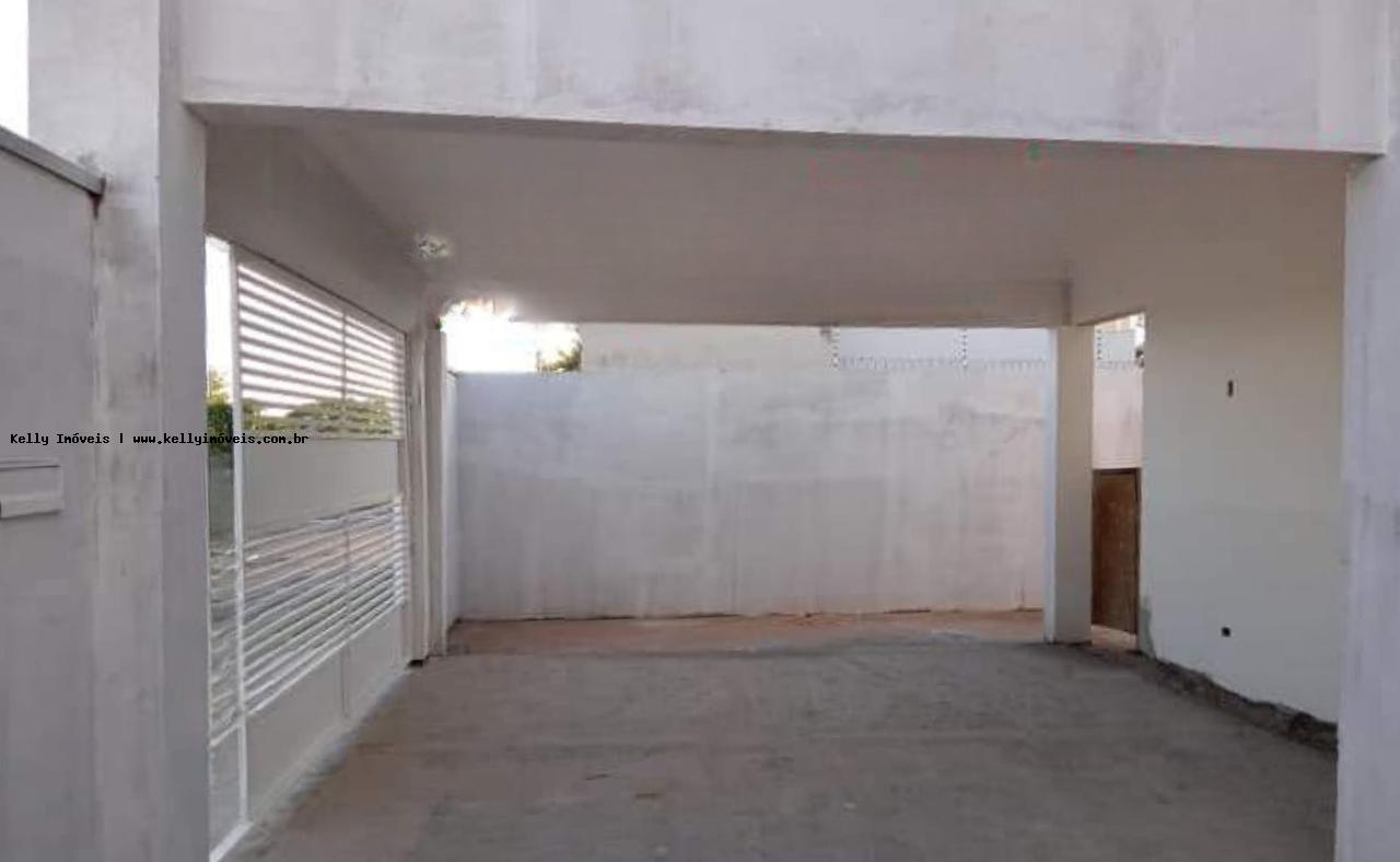 Casa à venda com 3 quartos, 180m² - Foto 2