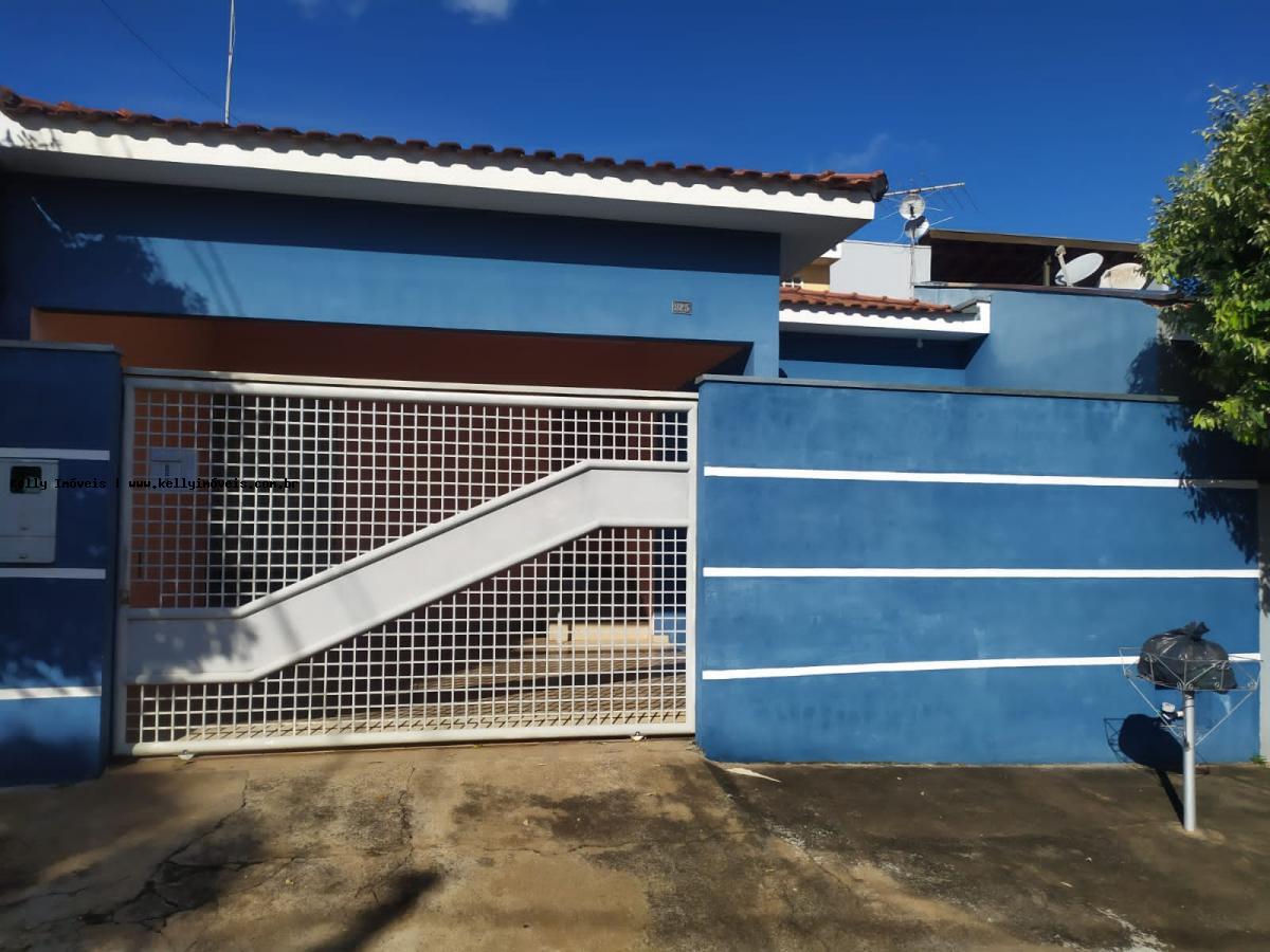 Casa à venda com 2 quartos, 250m² - Foto 1